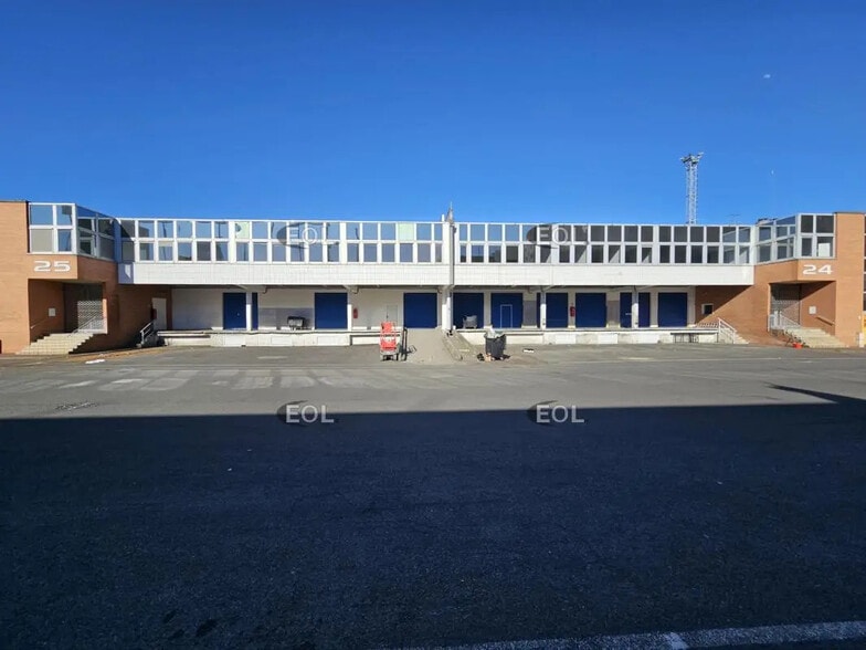 Industrial in Charenton-le-Pont for lease - Building Photo - Image 1 of 18