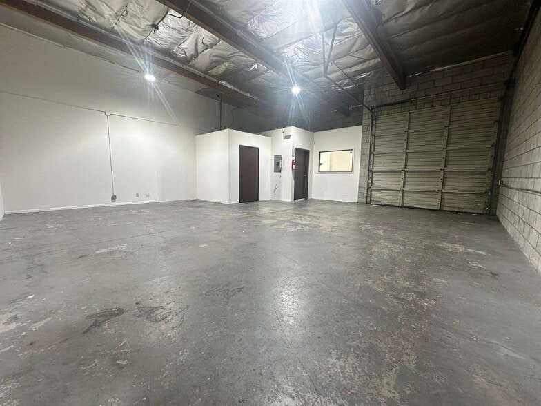 820-830 Thompson Ave, Glendale, CA for lease - Building Photo - Image 3 of 5