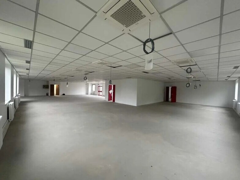 15 Rue Georges Besse, Antony for lease - Interior Photo - Image 3 of 18