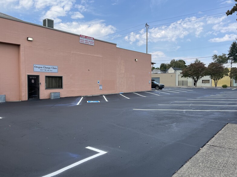 533 NE Schuyler St, Portland, OR for lease - Building Photo - Image 3 of 5