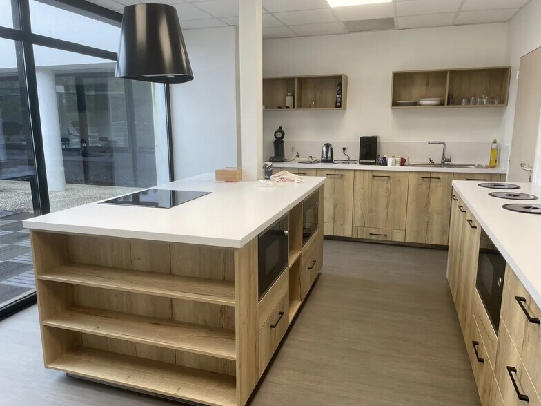 2 Rue Du Plessis, Vern-sur-Seiche for lease - Interior Photo - Image 3 of 22