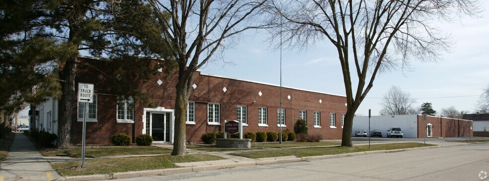 1500-1520 W Rogers Ave, Appleton, WI for lease - Building Photo - Image 1 of 2