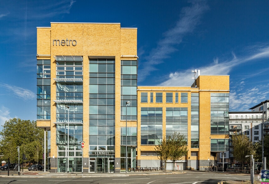 Salford Quay, Salford for sale - Primary Photo - Image 1 of 1