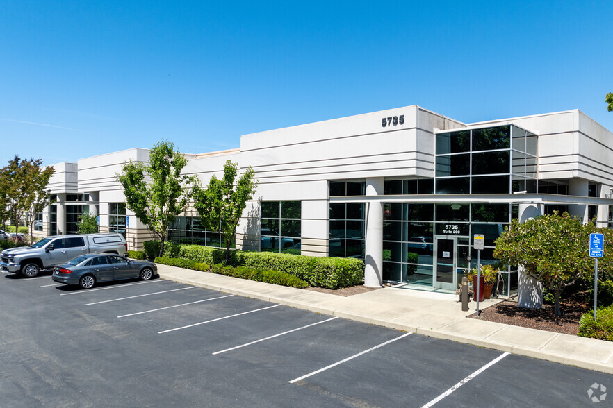 5735 W Las Positas Blvd, Pleasanton, CA for lease - Building Photo - Image 1 of 18