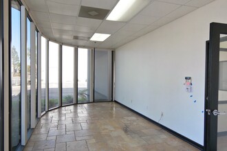 1799 Eastman Ave, Ventura, CA for lease Building Photo- Image 2 of 22