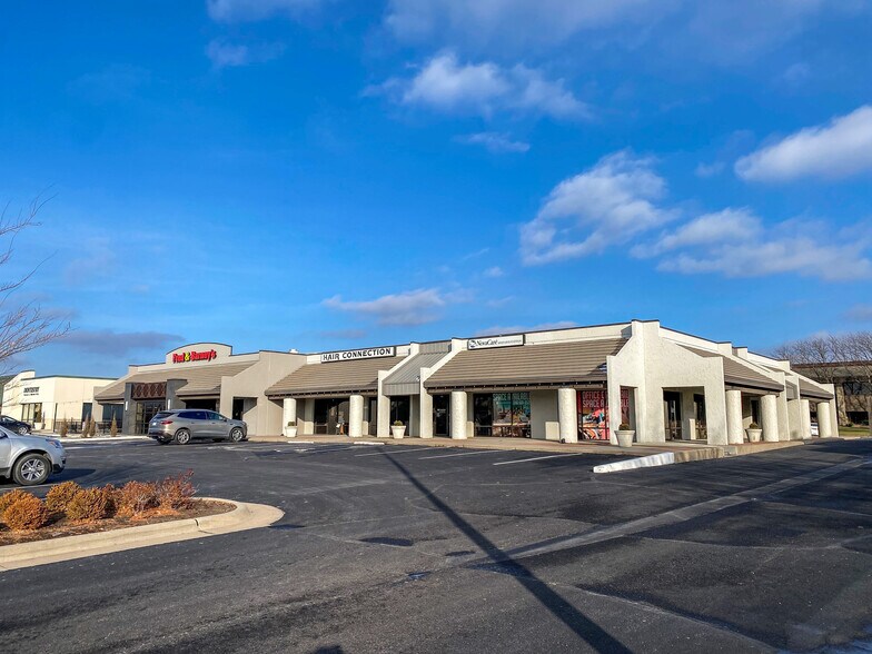 2424 N Woodlawn St, Wichita, KS 67220