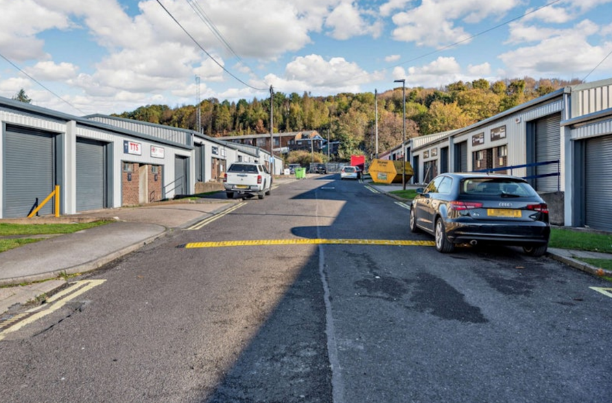 Hoyland Rd, Sheffield for lease - Primary Photo - Image 1 of 6