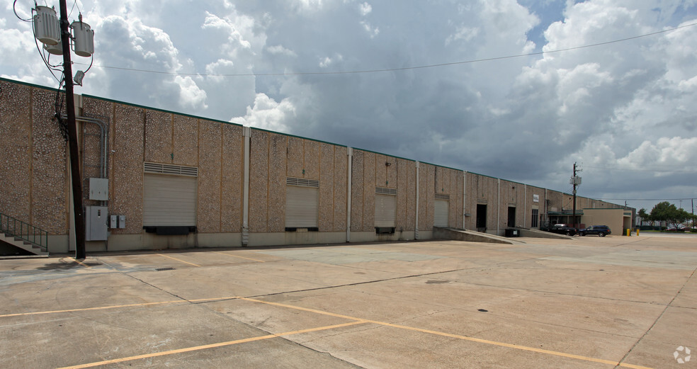 7235-7255 Wynnwood Ln, Houston, TX for lease - Building Photo - Image 3 of 10