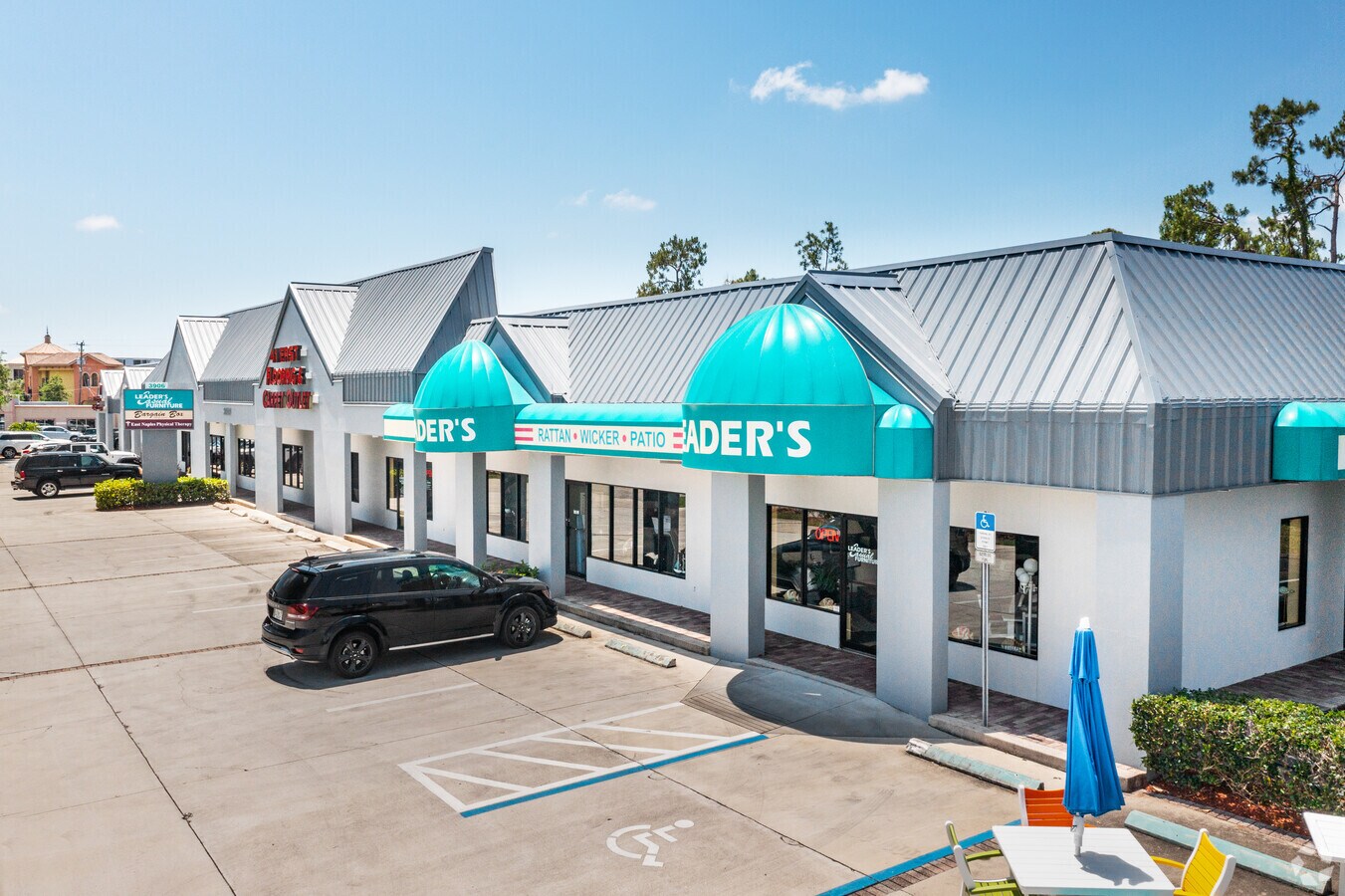 3906 Tamiami Trl E, Naples, FL 34112