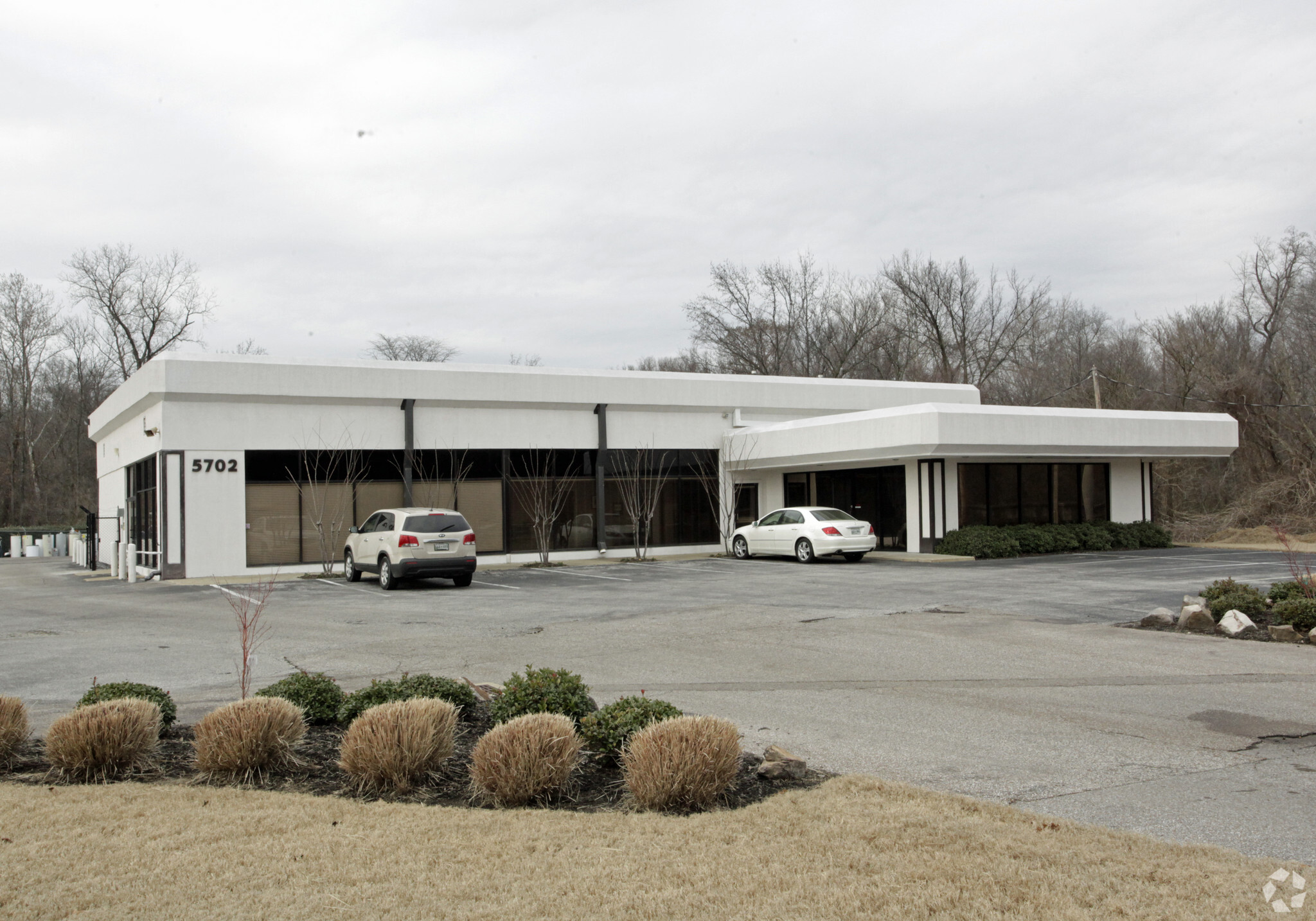 5702 Summer Ave, Memphis, TN for sale Primary Photo- Image 1 of 1