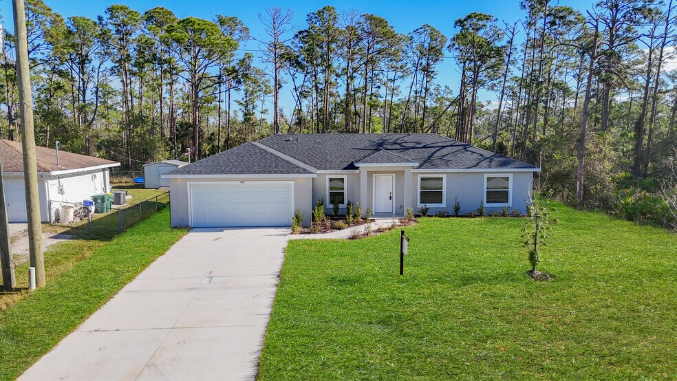 1492 Biscayne Dr, Port Charlotte, FL for sale - Primary Photo - Image 1 of 1