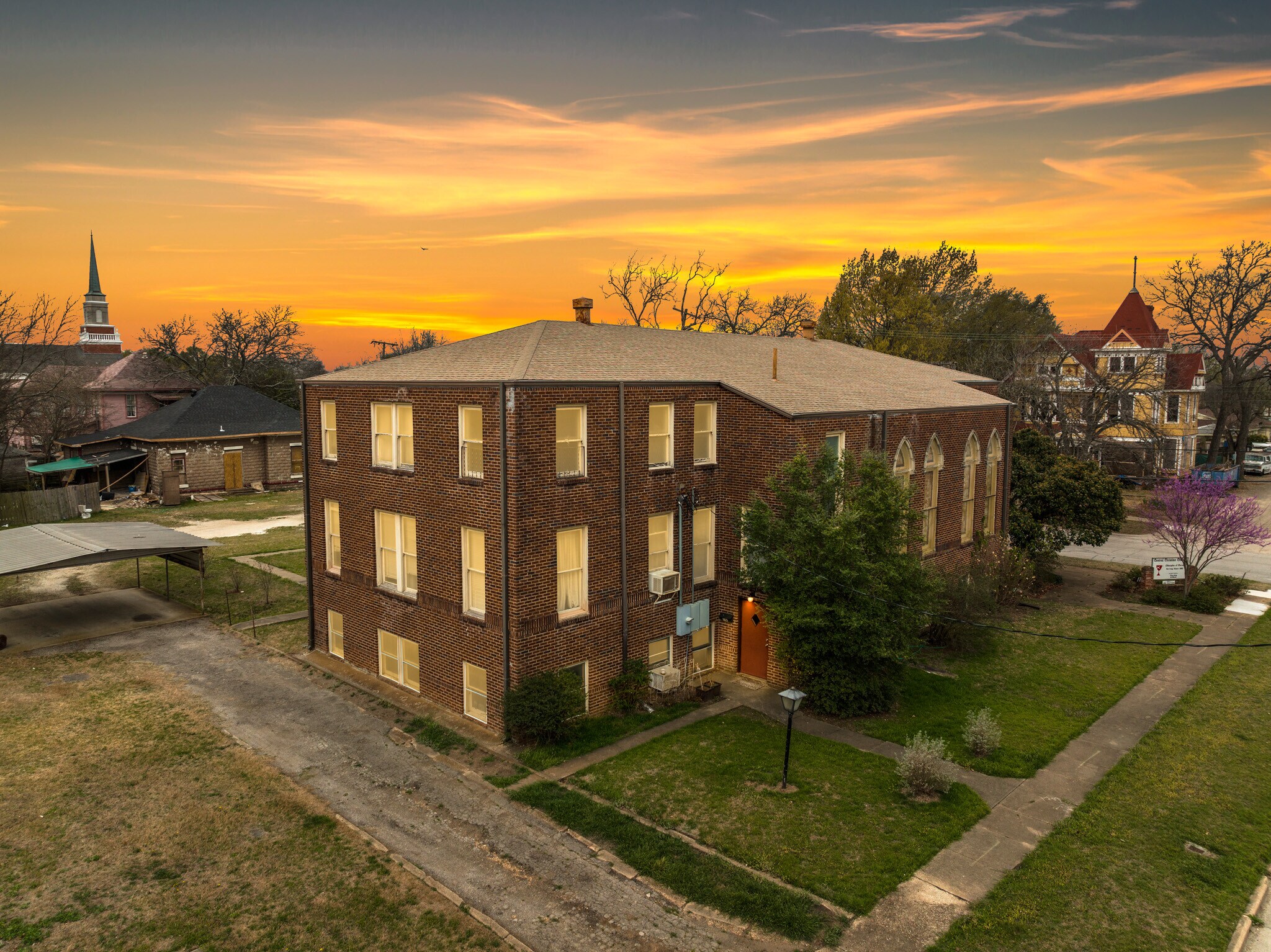 212 N Pleasant St, Hillsboro, TX for sale Primary Photo- Image 1 of 1