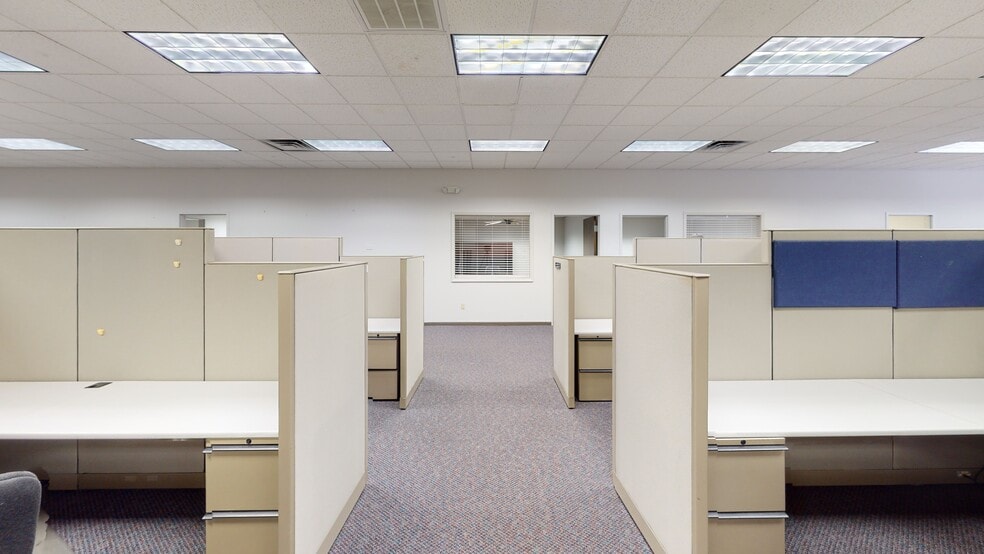 3225 Southview Dr, Elkhart, IN for sale - Building Photo - Image 2 of 10