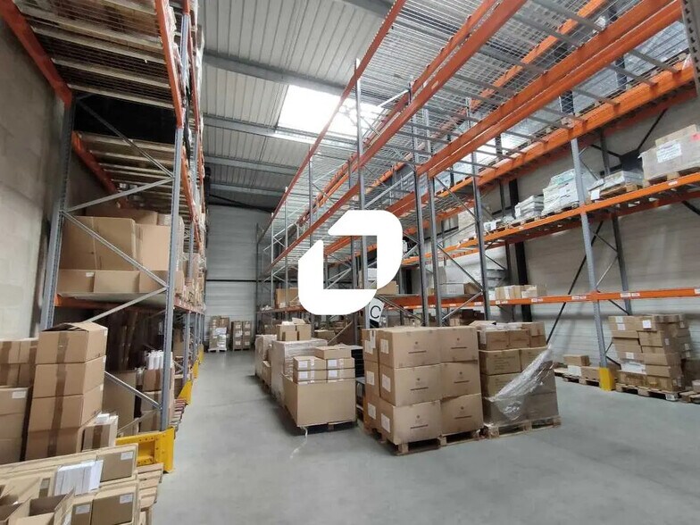 Flex in SAINT CYR L ECOLE for lease - Interior Photo - Image 3 of 6