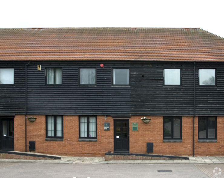 3-7 Canon Harnett Ct, Milton Keynes for lease - Building Photo - Image 2 of 4