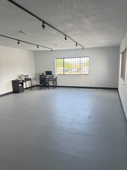 425 Gentry Way, Reno, NV for lease - Building Photo - Image 3 of 16