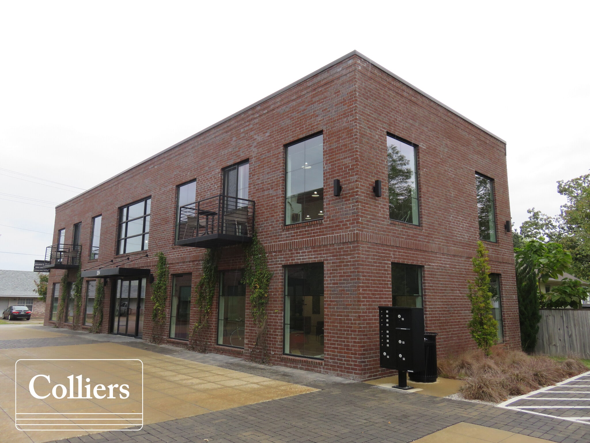 204 SE 6th St, Bentonville, AR for sale Interior Photo- Image 1 of 16