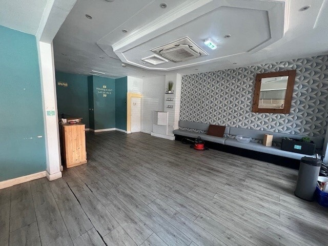 87-89 Church Rd, London for lease - Building Photo - Image 3 of 5