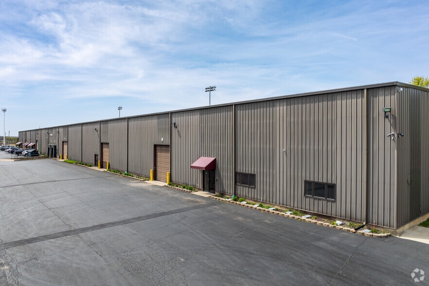 8550 Ridgefield Rd, Crystal Lake, IL for sale - Primary Photo - Image 1 of 1