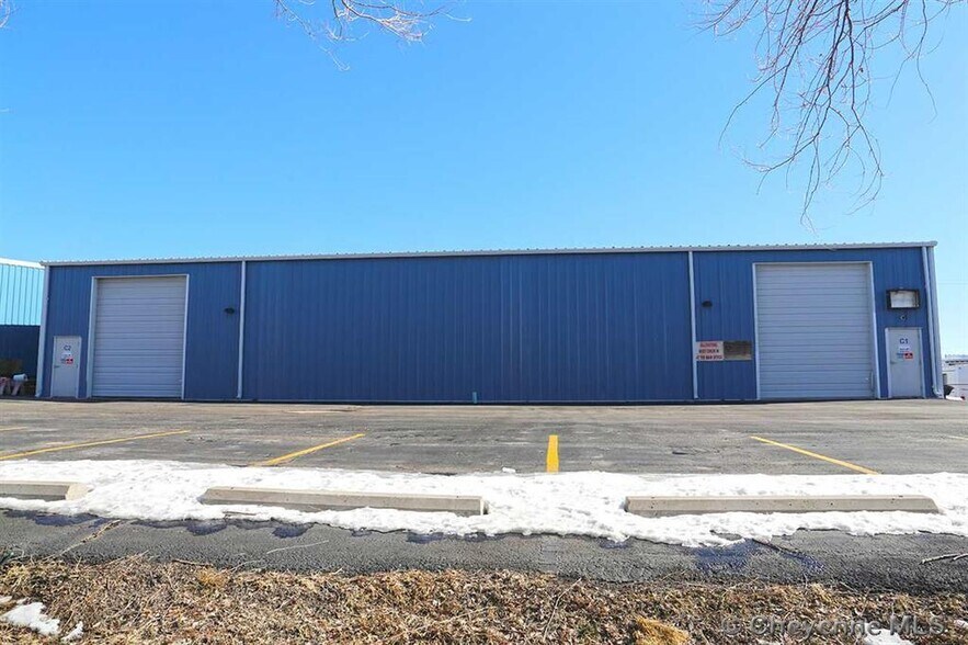 6002 US 30 Hwy, Cheyenne, WY for sale - Building Photo - Image 1 of 1