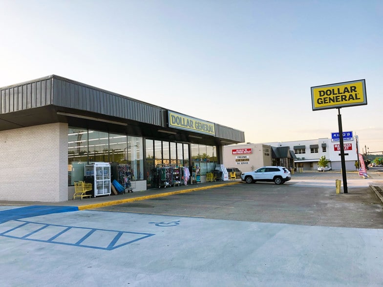 19 N Broadway Ave, Sylacauga, AL for lease - Building Photo - Image 2 of 4