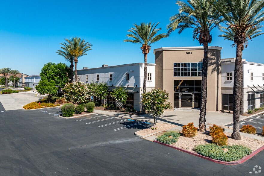 1601 W Mission Blvd, Pomona, CA for lease - Primary Photo - Image 1 of 20