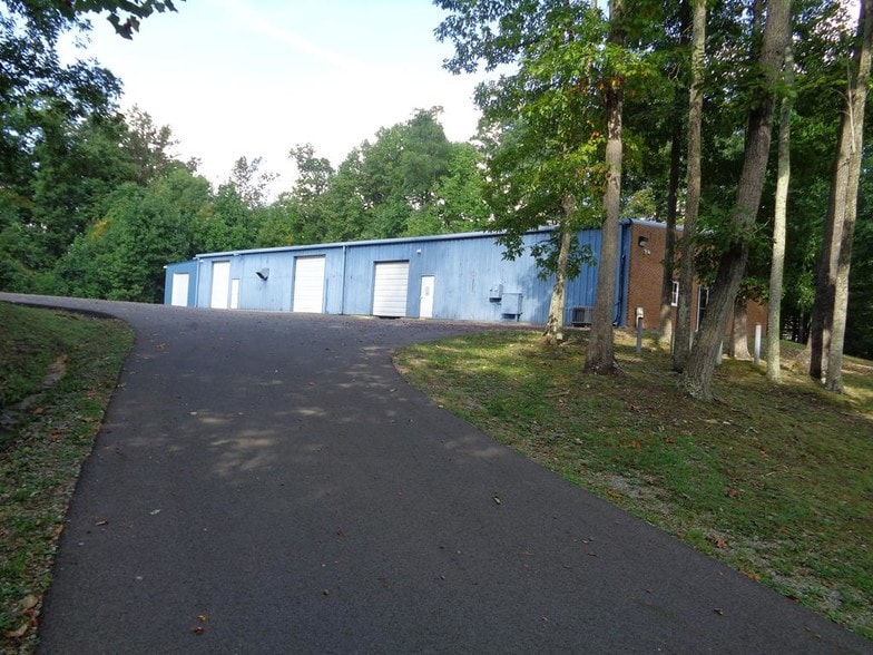 155 Philpott Ln, Beaver, WV for lease - Building Photo - Image 1 of 4