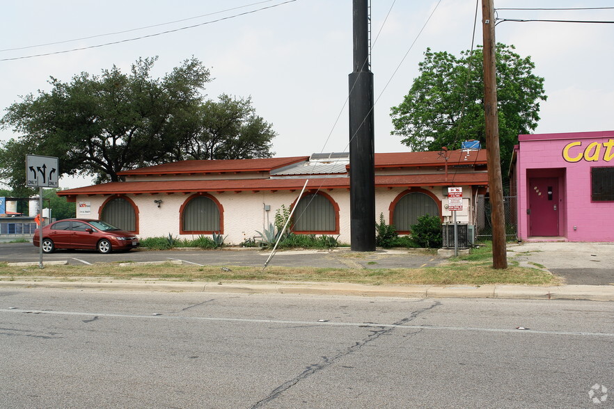 1711 N Trinity St, San Antonio, TX for lease - Building Photo - Image 3 of 5