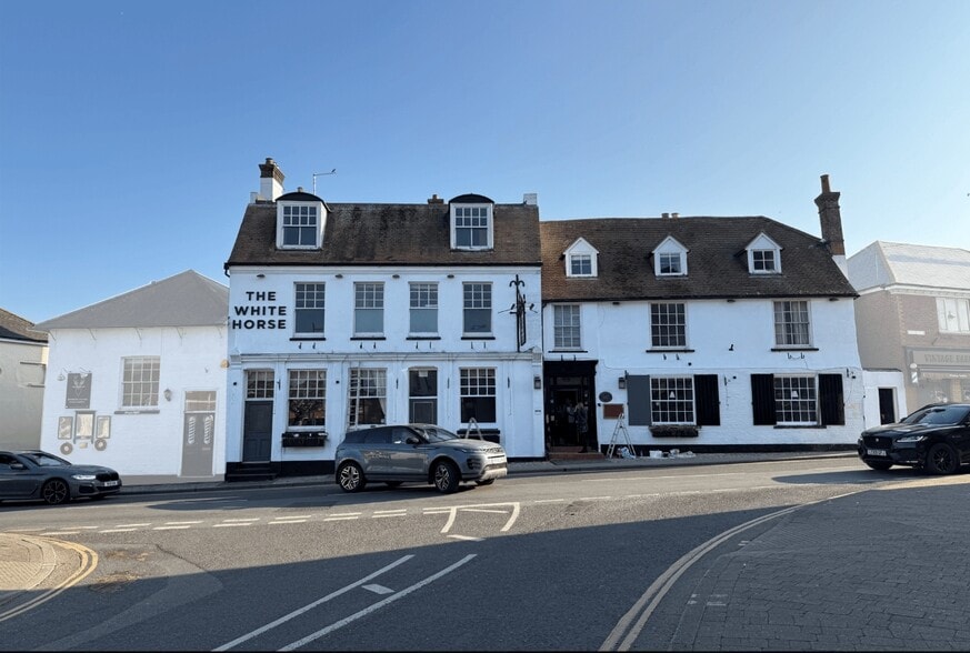 2 The Square, Storrington for lease - Primary Photo - Image 1 of 9