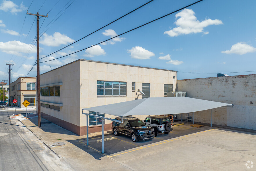 800 Broadway St, San Antonio, TX for sale - Building Photo - Image 2 of 18