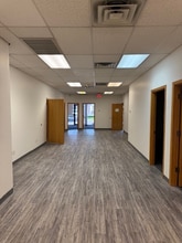 3320 N 35th Ave, Phoenix, AZ for lease Interior Photo- Image 2 of 5