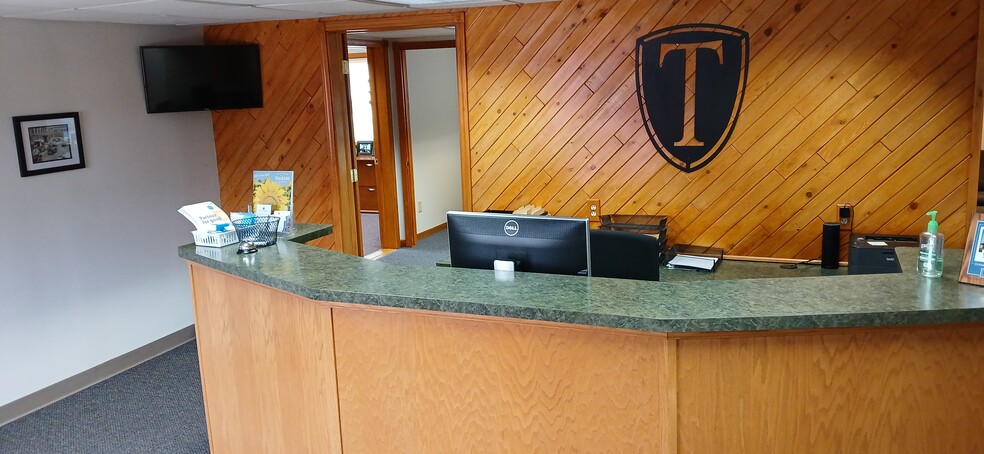 118 E Division St, Shawano, WI for sale - Interior Photo - Image 3 of 6