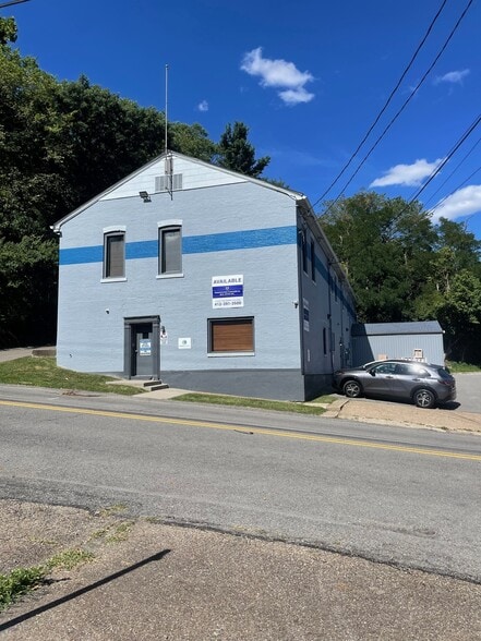 108 Rosslyn Rd, Carnegie, PA for lease - Building Photo - Image 1 of 4