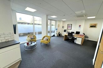 Kew Bridge Rd, Brentford for lease Interior Photo- Image 2 of 5