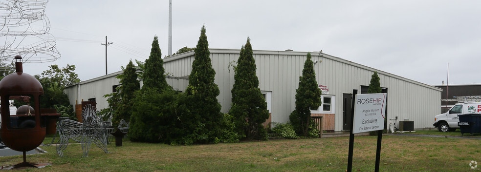 30 Mariners Dr, Southampton, NY for sale - Primary Photo - Image 1 of 1