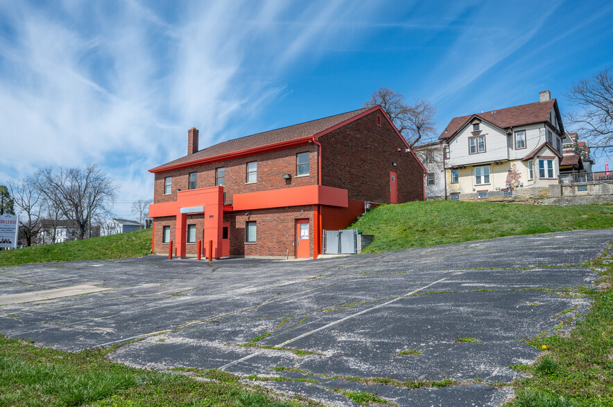 2918 Price Ave, Cincinnati, OH for lease - Building Photo - Image 1 of 21