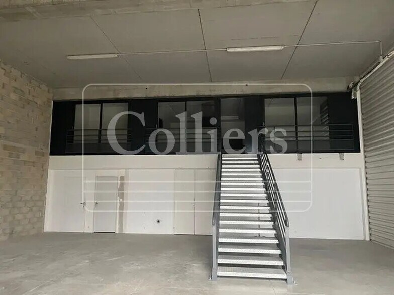 Flex in La Ciotat for lease - Interior Photo - Image 1 of 6