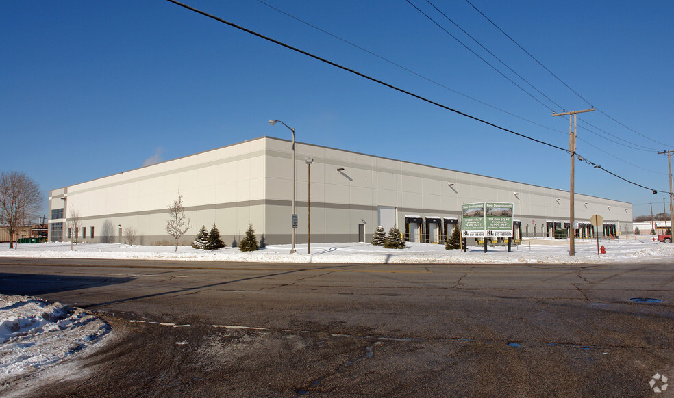 5900 W Ogden Ave, Cicero, IL for lease - Building Photo - Image 2 of 5