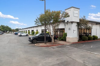 5555 N Lamar Blvd, Austin, TX for lease Interior Photo- Image 1 of 18