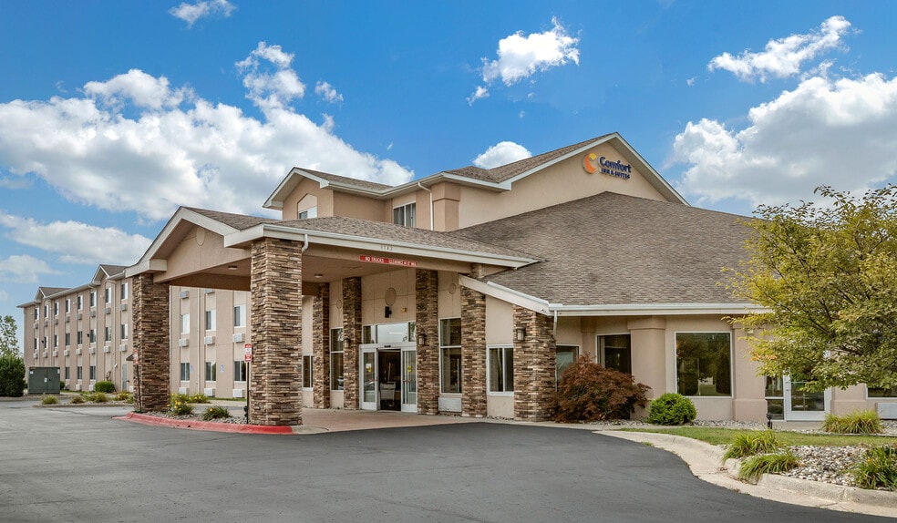 9742 Woodlane Dr, Dimondale, MI for sale - Building Photo - Image 2 of 26