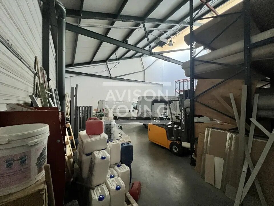 Flex in Saint-Denis for lease Interior Photo- Image 1 of 5