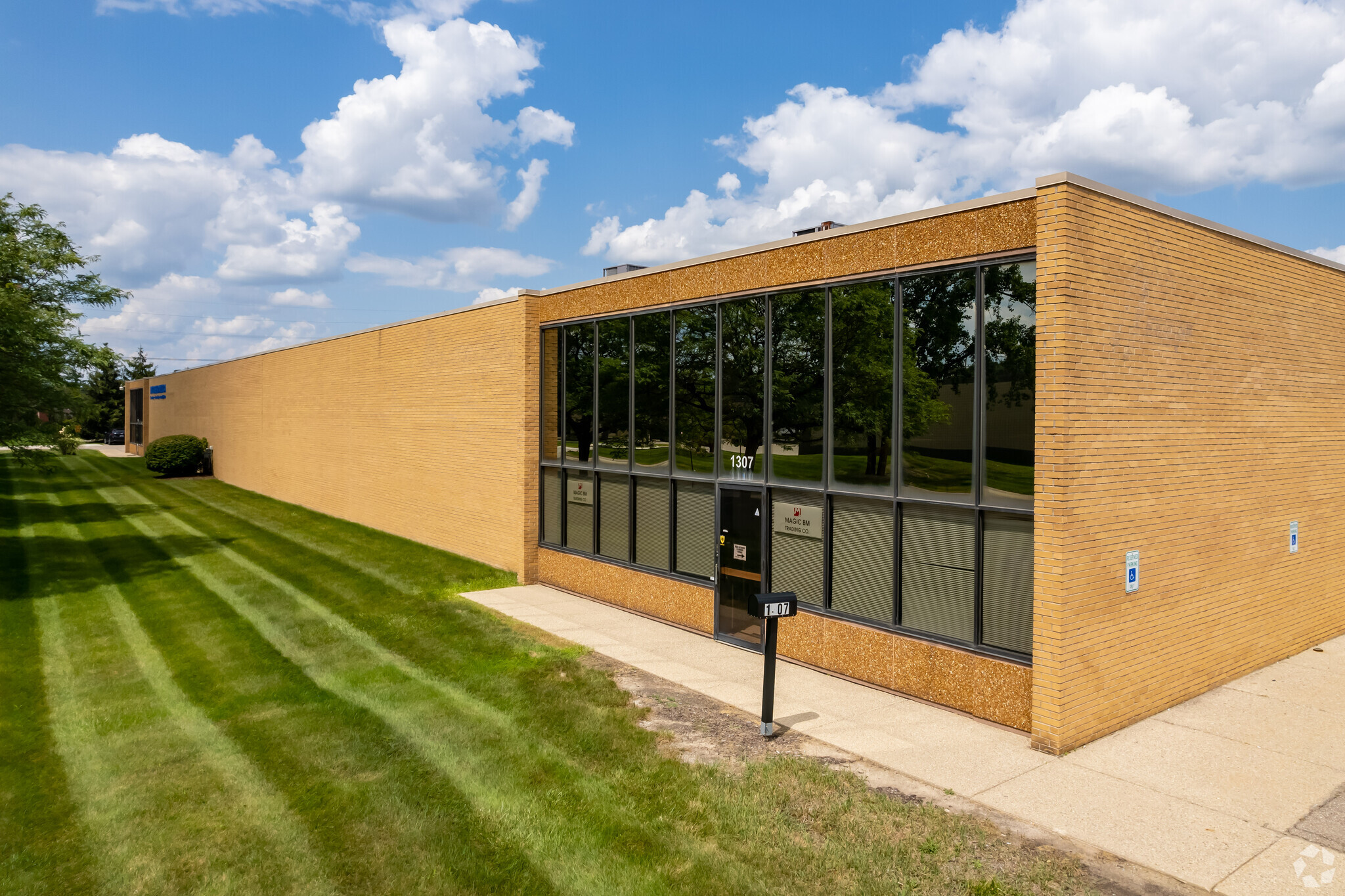 1301-1307 Rankin Dr, Troy, MI for lease Primary Photo- Image 1 of 6