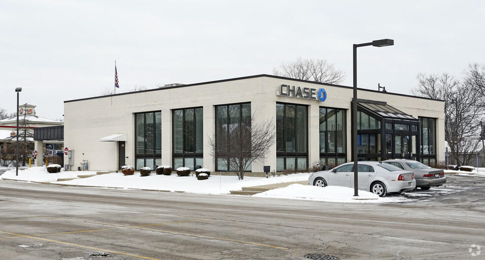Chase Bank portfolio of 2 properties for sale on LoopNet.com - Primary Photo - Image 1 of 2