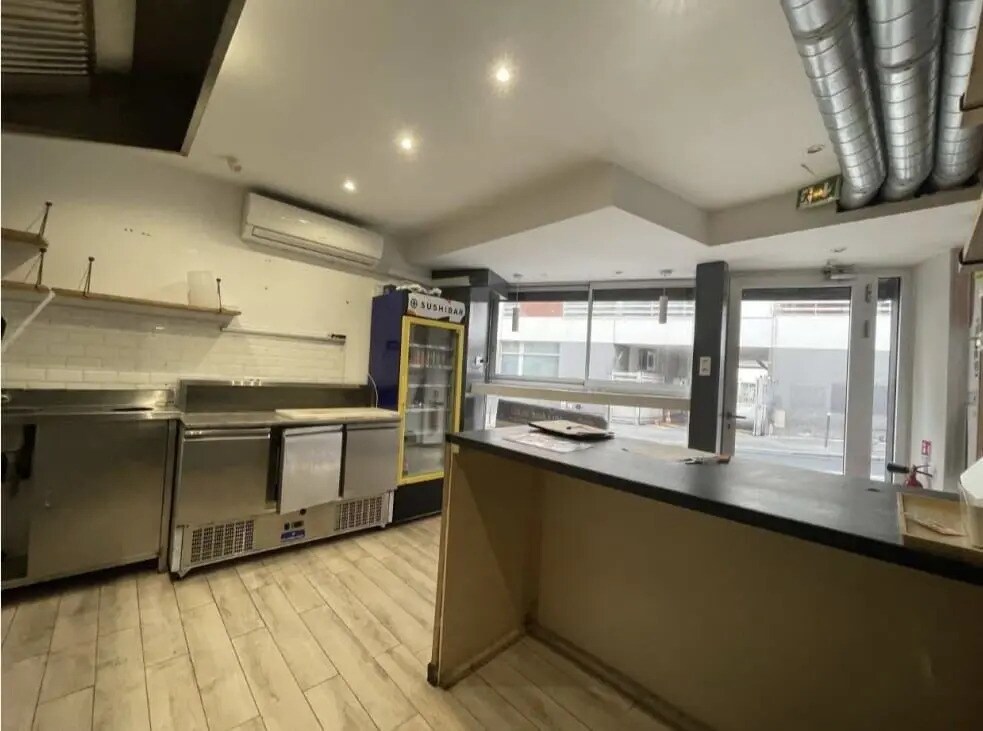 Retail in Paris for lease Interior Photo- Image 1 of 6