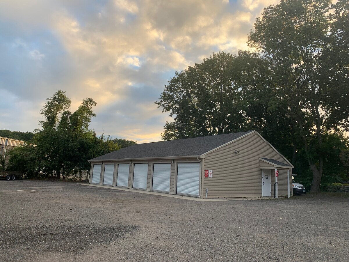 97 Ward Ave, Moosup, CT 06354