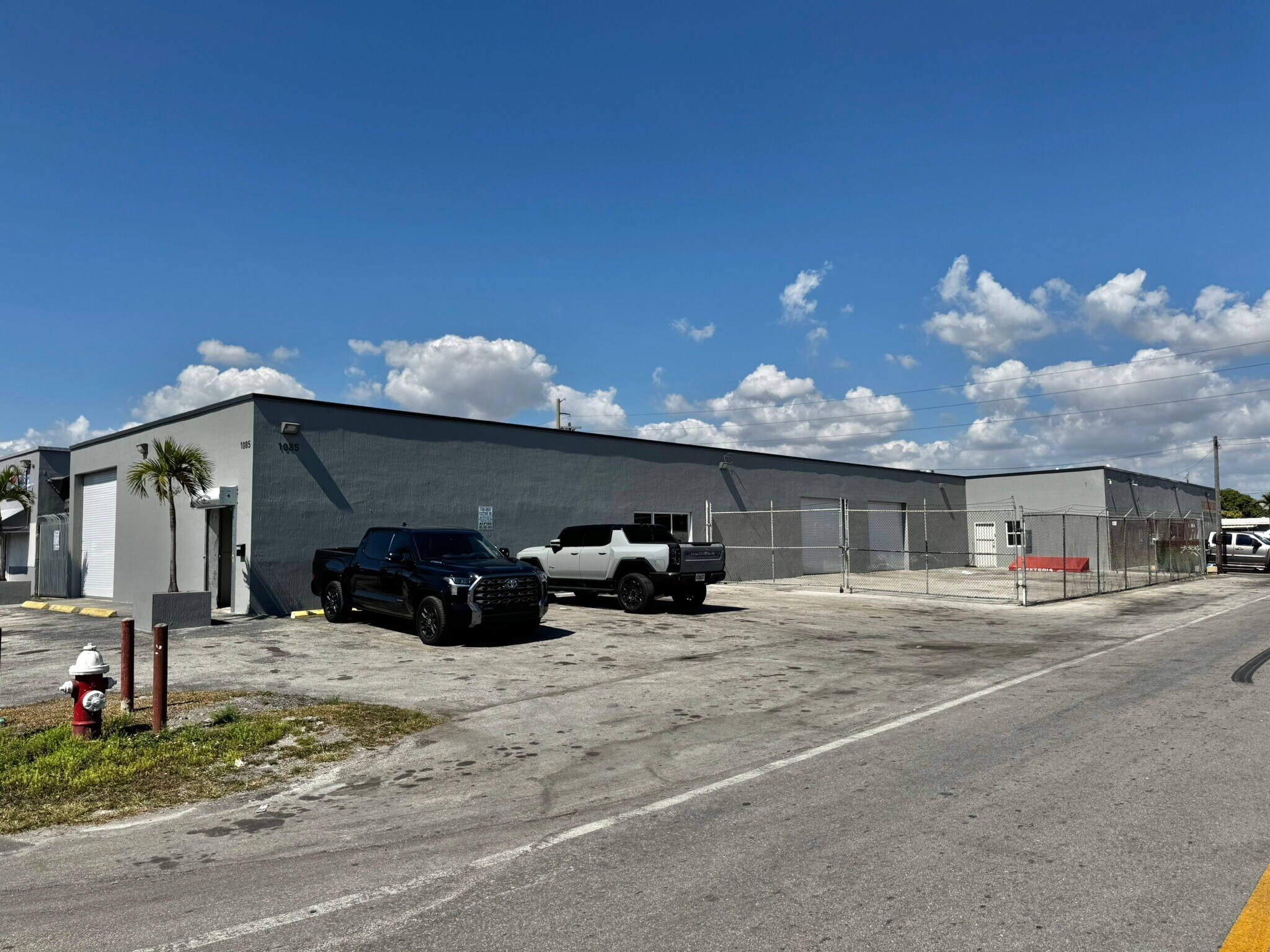 1080-1090 E 17th St, Miami, FL for lease Interior Photo- Image 1 of 1