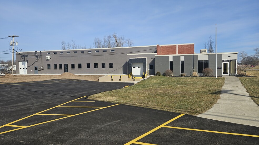 300 Commerce Dr, Rochester, NY for lease - Building Photo - Image 3 of 10