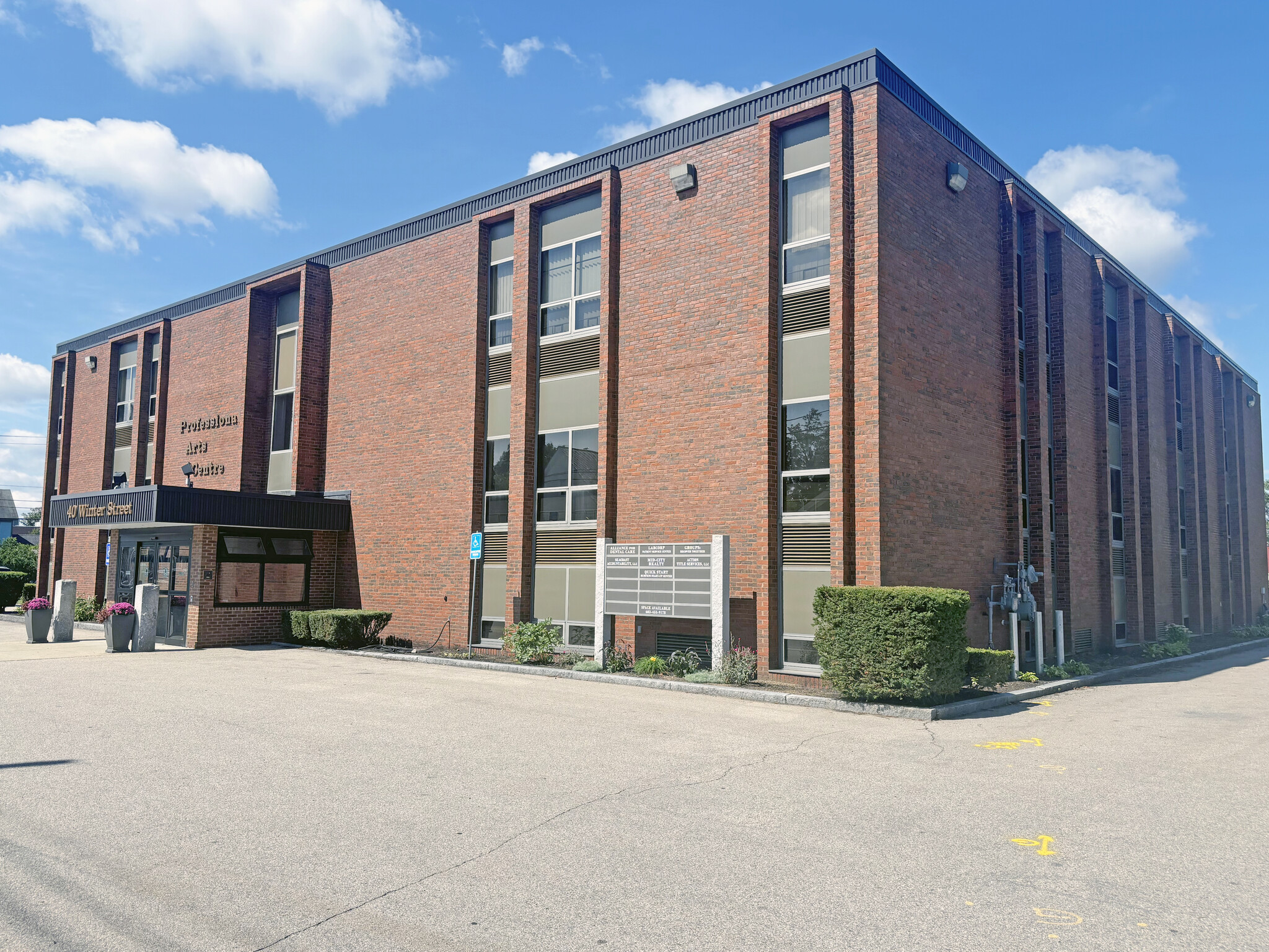 40 Winter St, Rochester, NH for lease Building Photo- Image 1 of 10