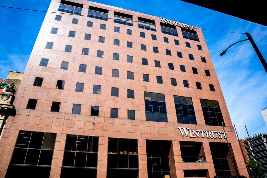 731 N Jackson St, Milwaukee, WI for lease - Building Photo - Image 1 of 6