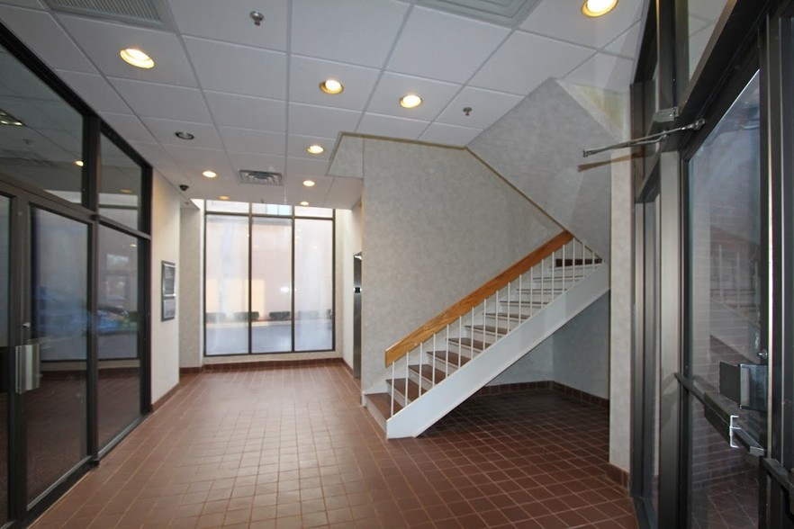 296 Kinderkamack Rd, Oradell, NJ for lease - Lobby - Image 3 of 4